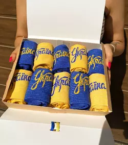 Подарувальний бокс летючих шкарпеток з українською символікою 10 шт 36-40 р жовто-синій